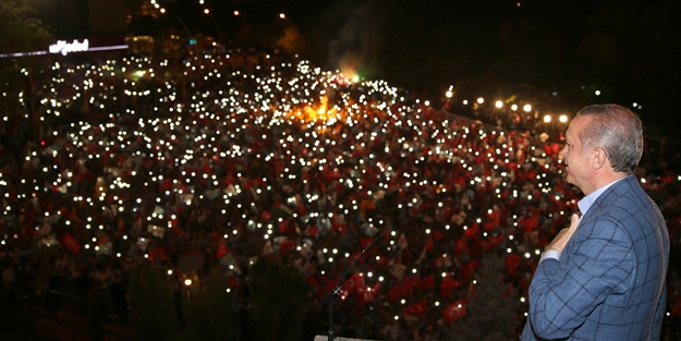 Erdoğan'a 'koruyucu lider' tasviri