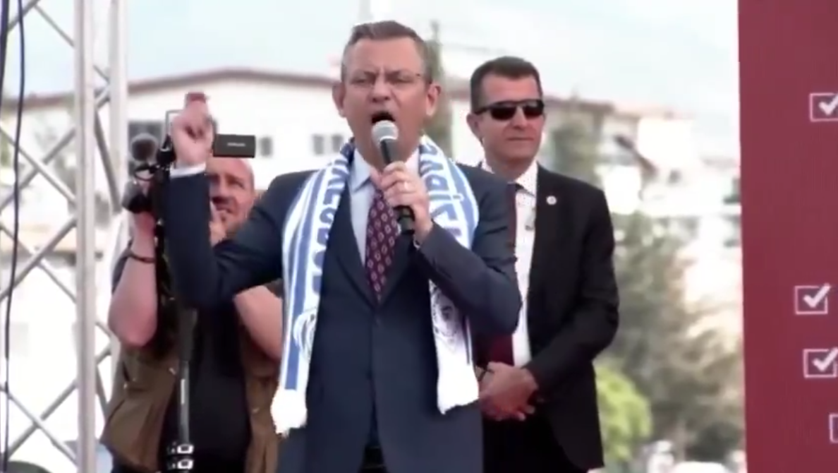 "Erdoğan'a oy var mı" diyen soran Özgür Özel cevabı duyunca apışıp kaldı