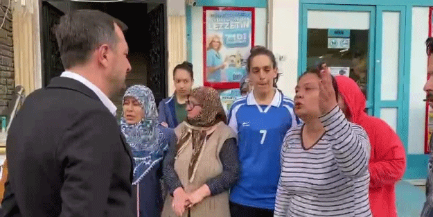 Erdoğan’a oy verdiler diye böyle zulüm yapılmaz! CHP’li belediye Depremzedeleri barındıkları otelden çıkartmaya başladı