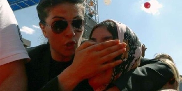 Erdoğan'a sevgi gösterisine polis...