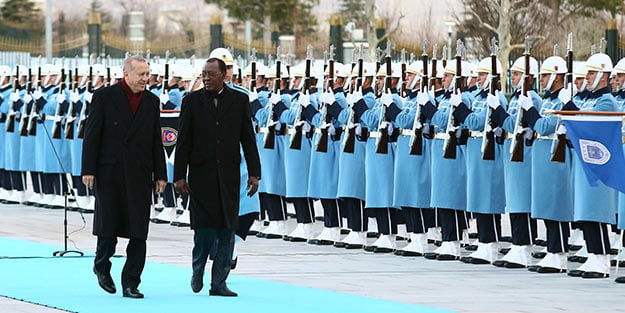 Erdoğan'dan Çad liderine resmi tören