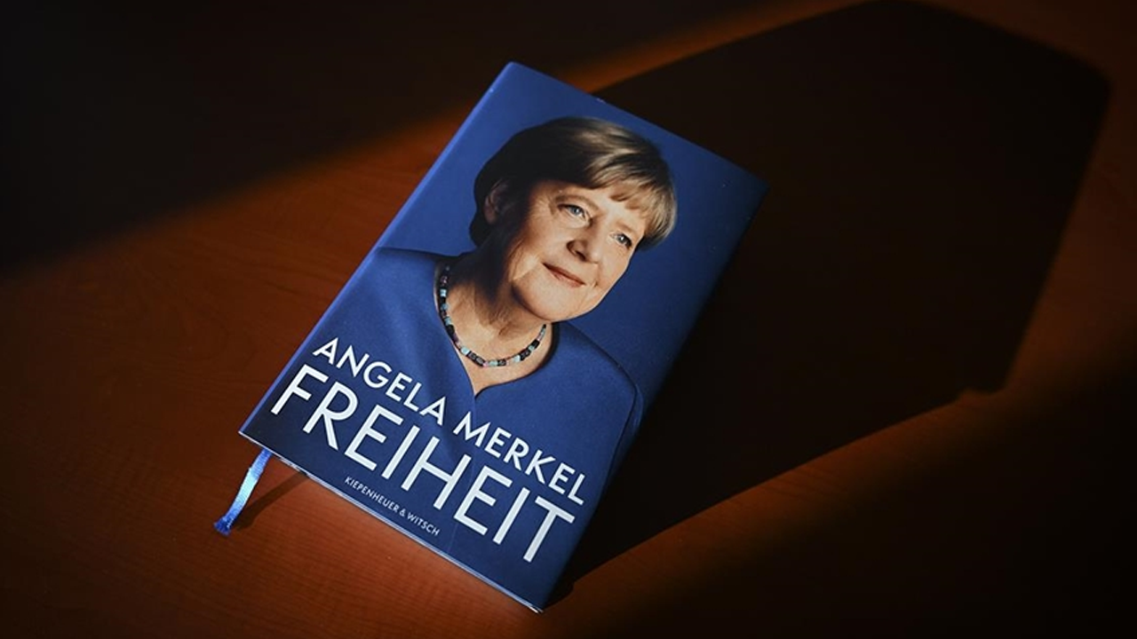 Erdoğan'dan da bahsetmişti: Yeni kitabı Merkel'e servet kazandırdı!