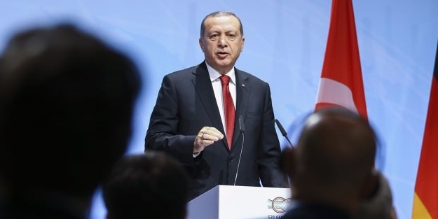 Erdoğan'dan Demirtaş yorumu: Söylediğiniz kişi bir teröristtir