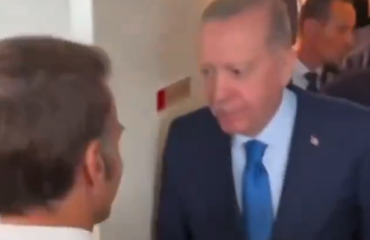  Erdoğan'dan Macron'a şaşırtıcı yanıt! 'iyi olduğu zamanlar da oluyor demek ki'