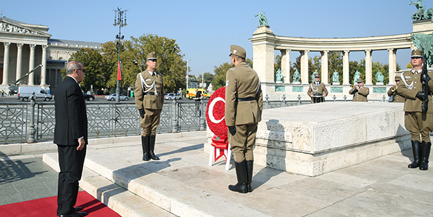 Erdoğan’dan ‘Meçhul Asker’e ziyaret