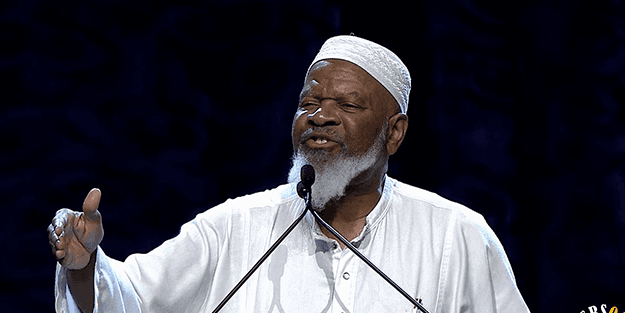 Erdoğan'dan önce kürsüye çıktı! Hemen indi... Sözleri sonrası salon ayağa kalktı