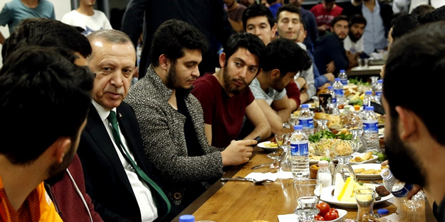 Erdoğan'dan sahur sürprizi: Çayınız hazırsa geliyorum!