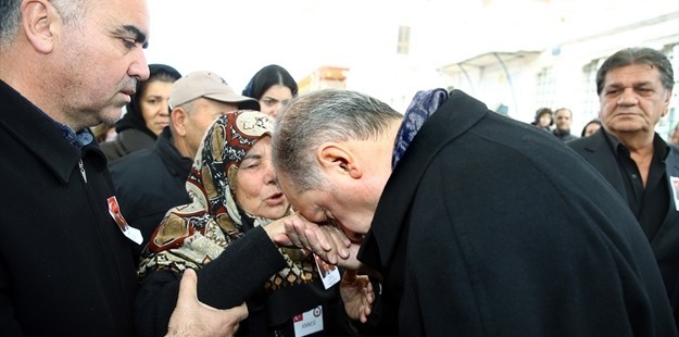 Erdoğan'dan şehit annesine taziye