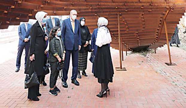 Erdoğan’dan sergi molası