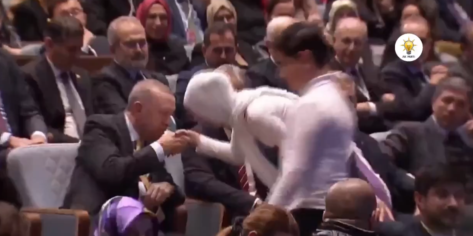 Erdoğan'dan Suriyeli çocuklara jest