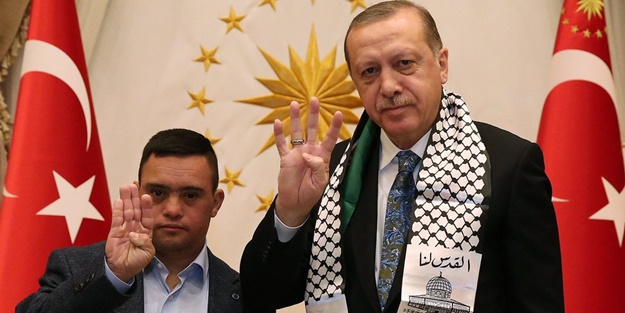 Erdoğan'dan Filistinli Muhammed ile dünyaya mesaj