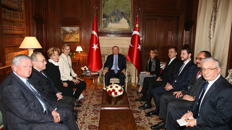 Cumhurbaşkanı Erdoğan Osmanlı hanedanı üyelerini ağırladı