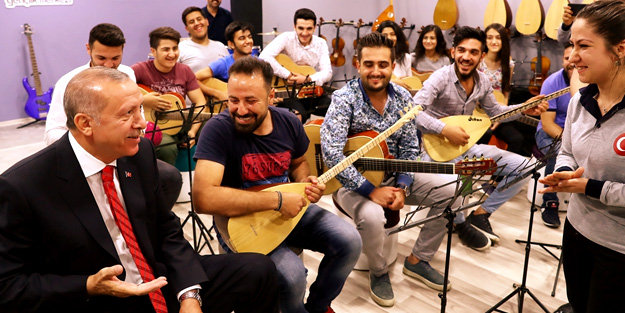 Erdoğan'dan sürpriz ziyaret! Masa tenisi oynadı