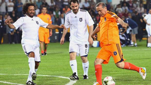 Erdoğan'ı hangi büyük futbol kulübü transfer etmek istedi?