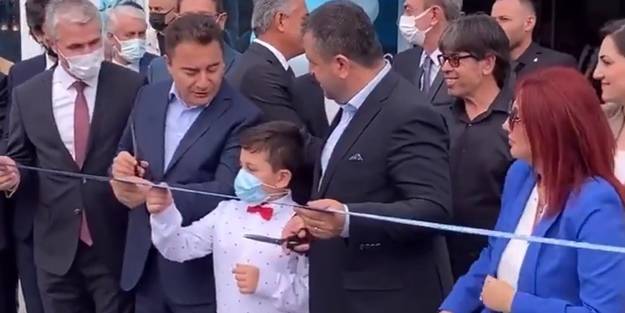 Siyasi şov: Erdoğan'ı hedef alan Babacan, çocuğu siyasete alet etti!