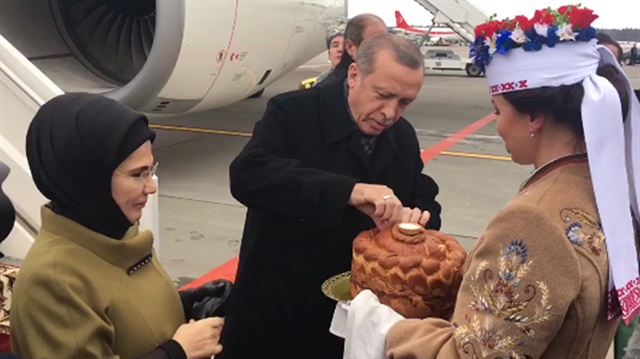 Erdoğan'ı tuz ve ekmekle karşıladılar
