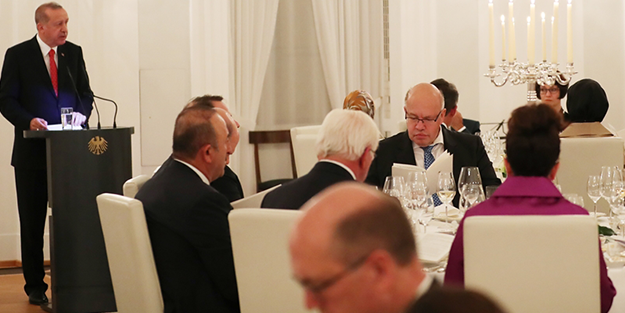 Erdoğan'ın Almanca konuşması büyük alkış aldı