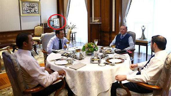 Erdoğan'ın başköşeye koyduğu resmin çizeri konuştu!