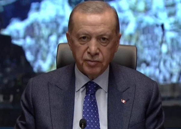 Erdoğan'ın eski danışmanından akıl almaz çarpıtma! Haddini bil be adam