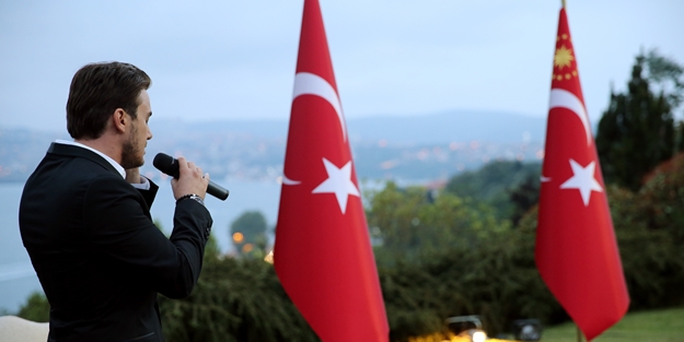 Erdoğan'ın iftarında ezanı o isim okudu