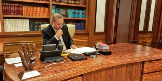 Erdoğan'ın masasındaki ayrıntı dikkat çekti!