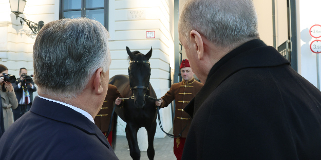 Erdoğan'ın TOGG hediye ettiği Orban'dan gülümseten paylaşım!