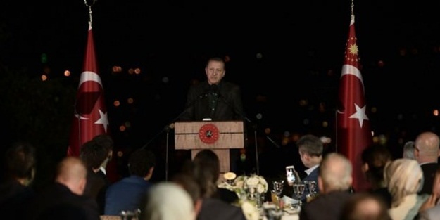 Erdoğan'la iftar yapan sanatçılara linç