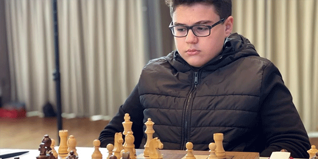  Erdoğmuş, 12 yaşında satrançta "büyükusta" oldu