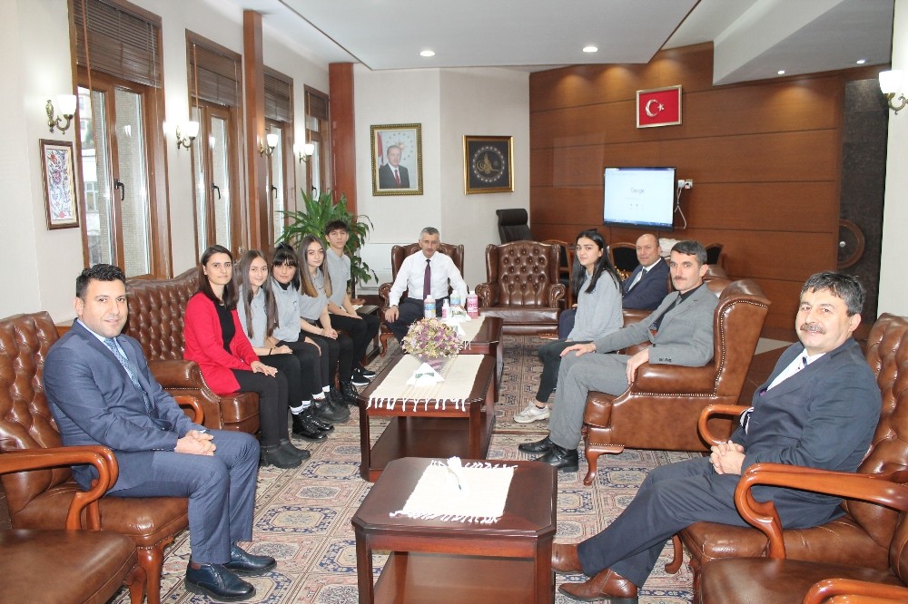 Eren Enerji Lisesi heyeti Vali Bektaş’ı ziyaret etti 