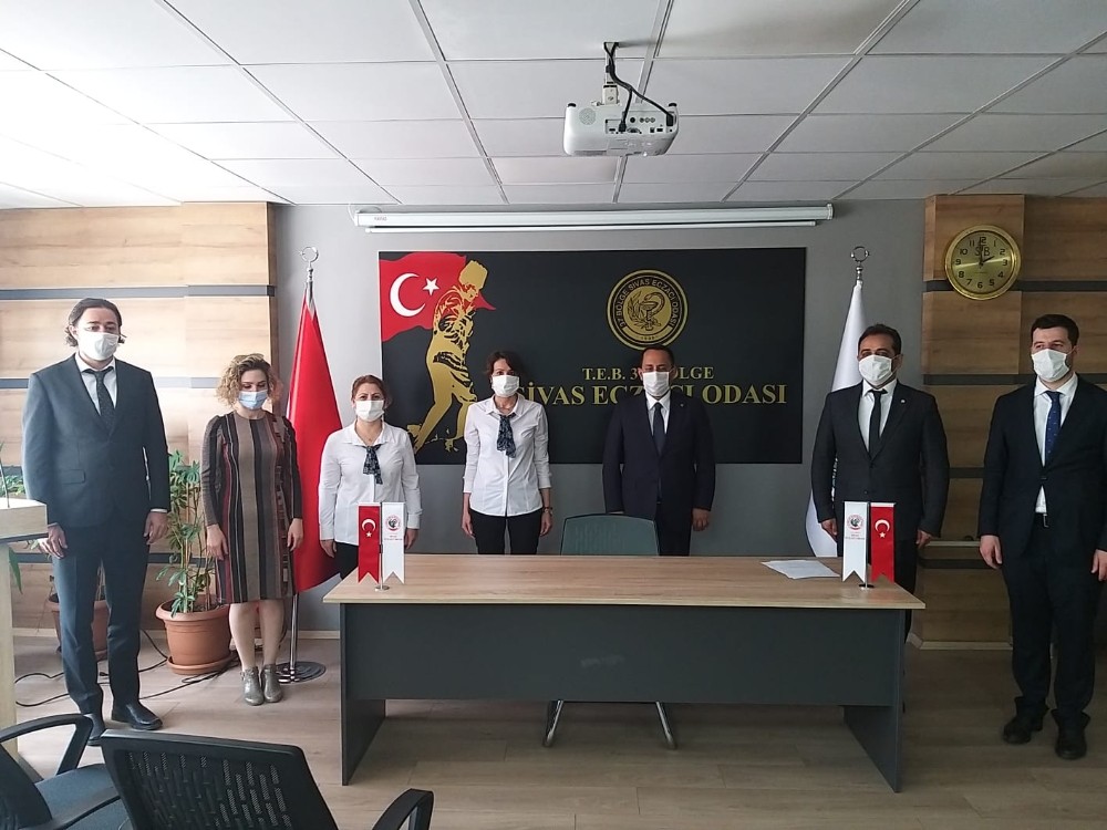 Eren, “Hastalıkta Sağlıkta Eczacınız Yanınızda” 