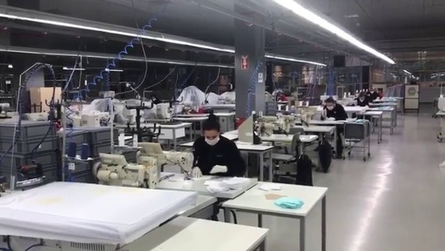 Eren Holding’den yüz binlerce maske ve tulum desteği 