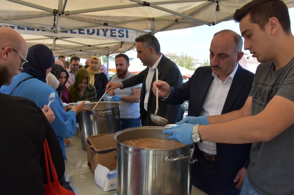 Erenler’de ağızlar aşure ile tatlandı 