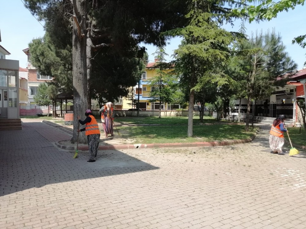 Erenler’de bayram temizliği 