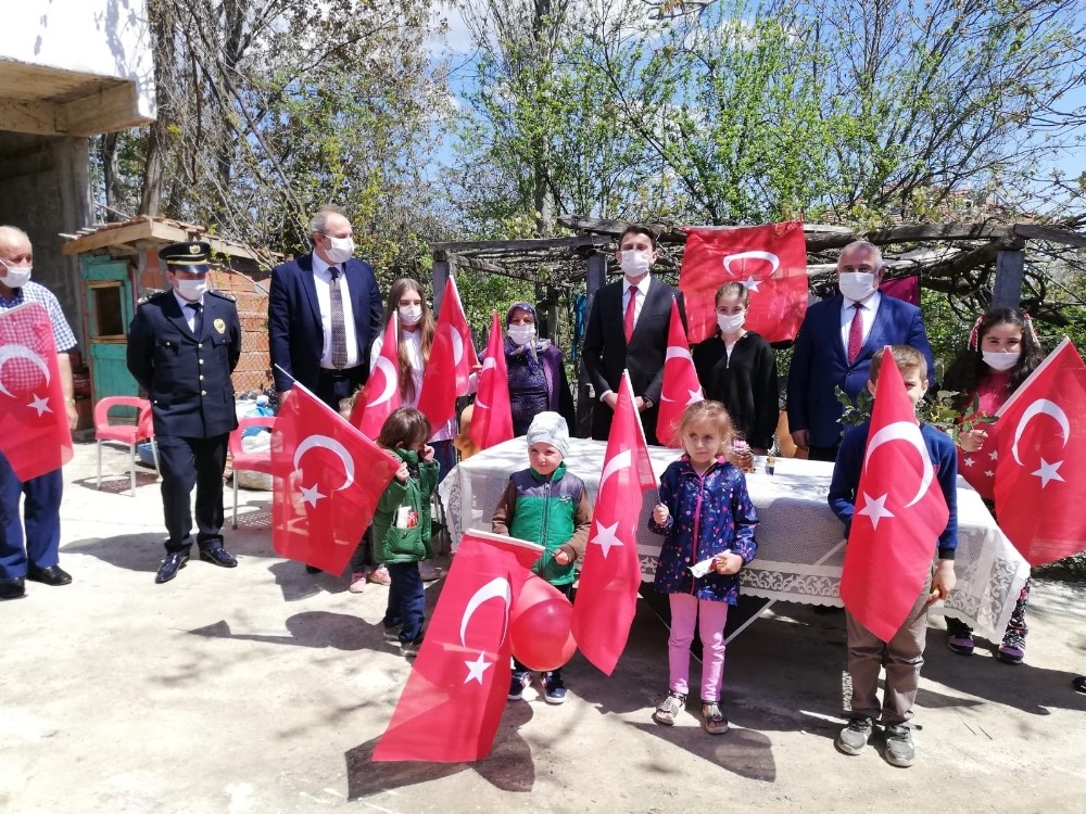 Erfelek protokolü Nisanur’un doğum gününü kutladı 