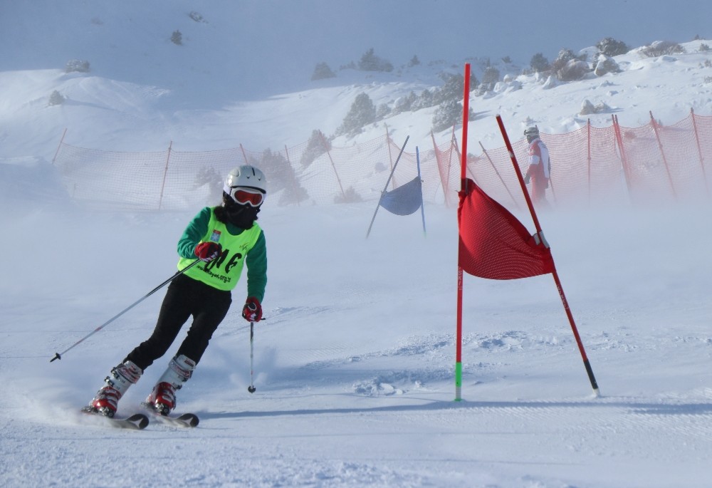 Ergan Dağı’nda sporcuların şampiyonluk mücadelesi 