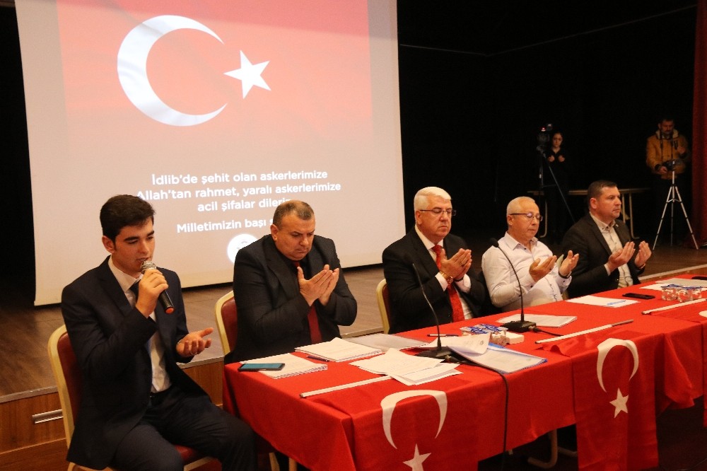 Ergene Belediye Meclisi’nden şehitlere dua, Atatürk anıtına karanfil 