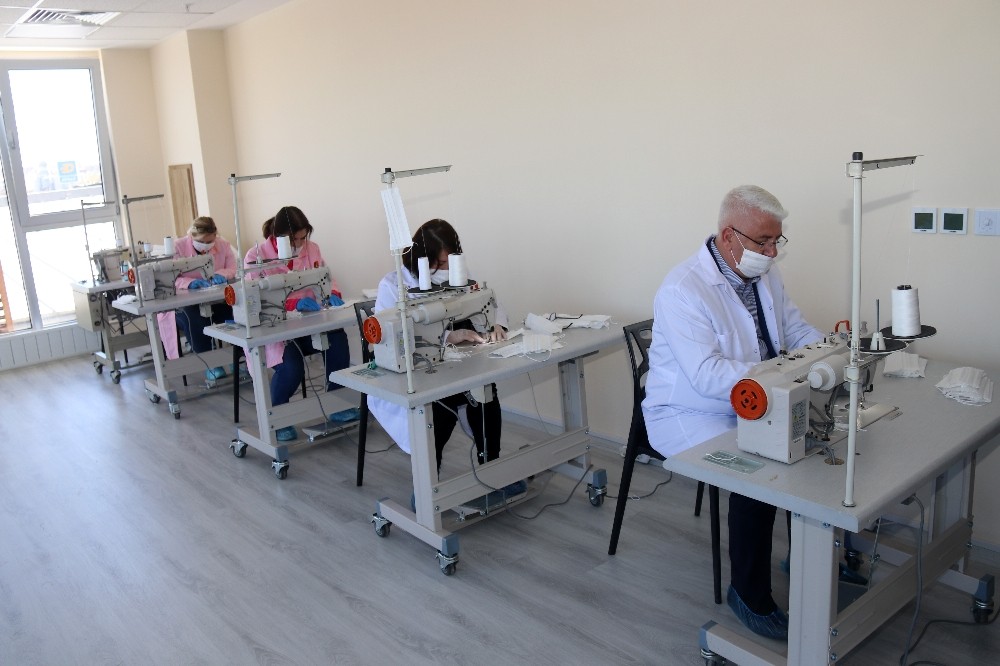 Ergene Belediyesi 300 bin adet maske dağıttı 