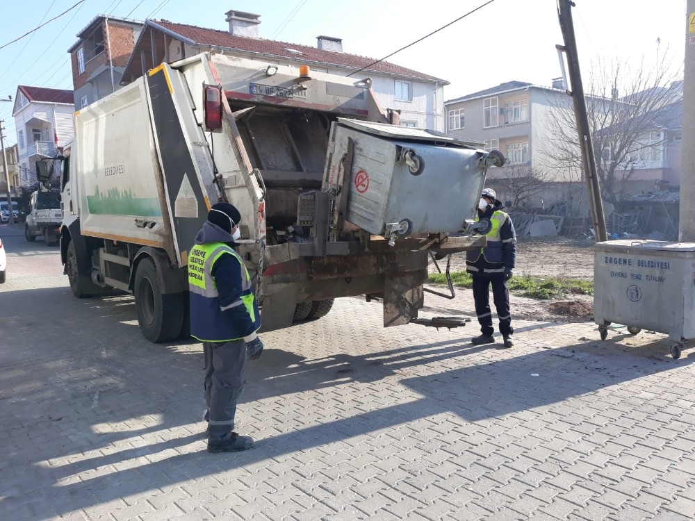 Ergene Belediyesi temizlik personeli kesintisiz çalışıyor 