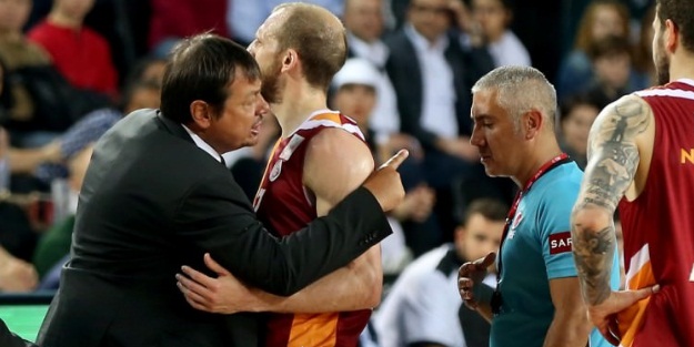 Ergin Ataman çılgına döndü