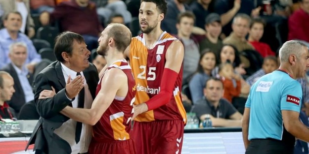 Ergin Ataman'a şok ceza