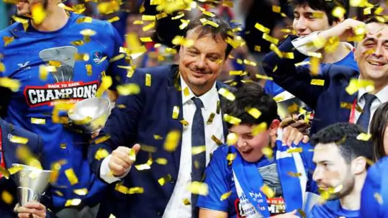 Ergin Ataman'dan birilerine kapak gibi sözler! Kanını canını feda eden...