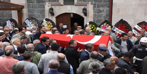 Ergun Özdemir son yolcuğuna uğurlandı