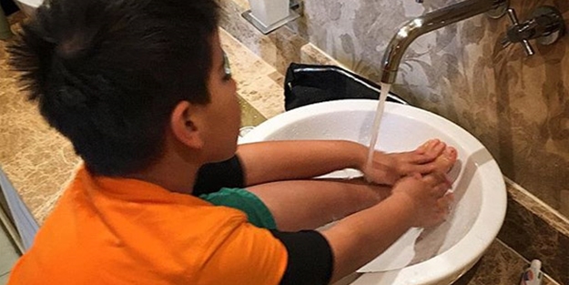 Oğlu abdest alırken...Ünlü isim paylaştı
