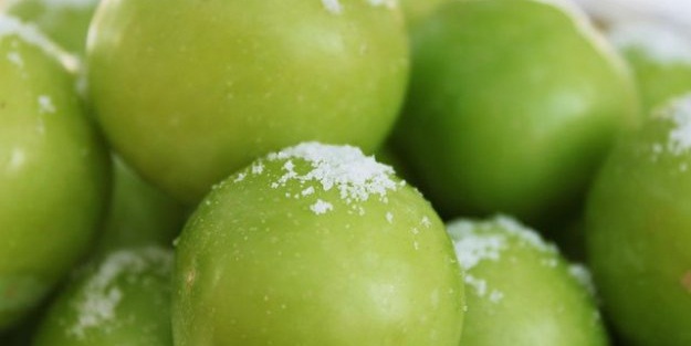 Eriği tuzlayarak yiyenler dikkat