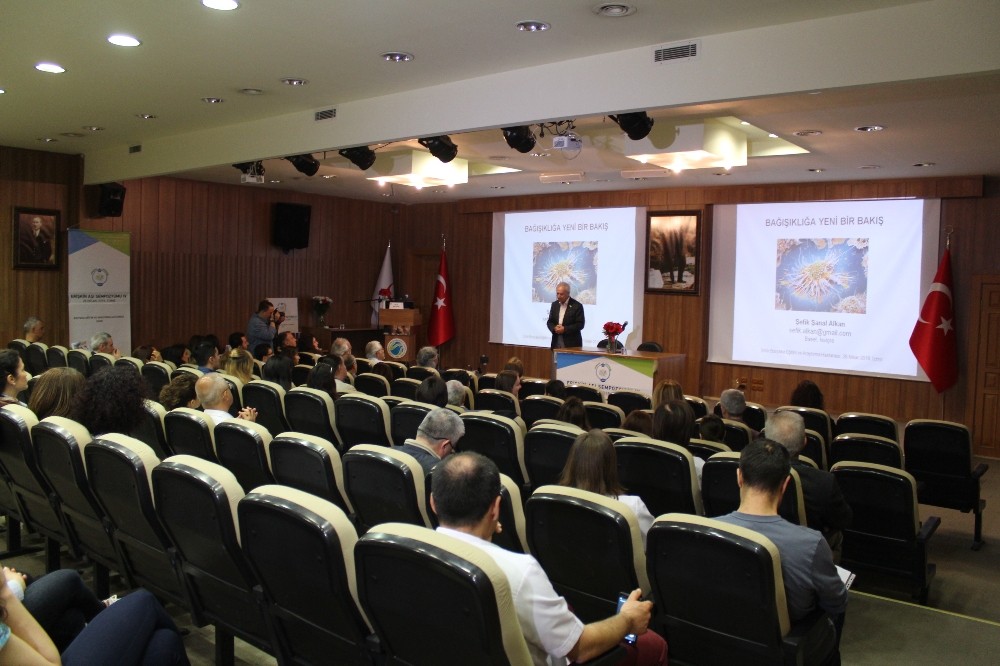 Erişkinlerde ve çocuklarda aşılamaya vurgu 