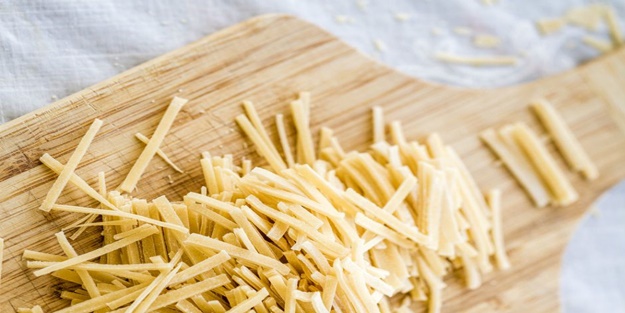 Erişteli yoğurt çorbası nasıl yapılır?