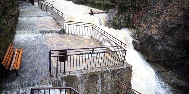 Eriyen karla debisi yükseldi! Ziyaretçilerini ağırlıyor