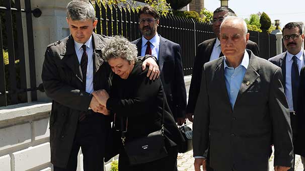 'Erkek gibi söyleyeceksiniz oğlumu kim vurdu'