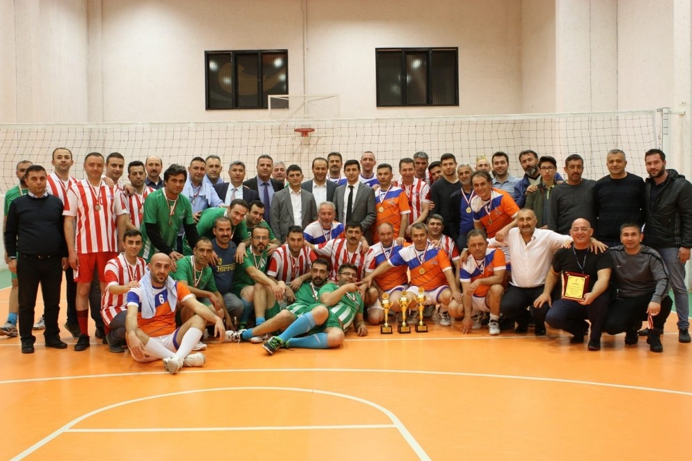 Erkekler Voleybol Turnuvası Sona Erdi 