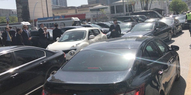 AK Parti'de hareketli saatler!